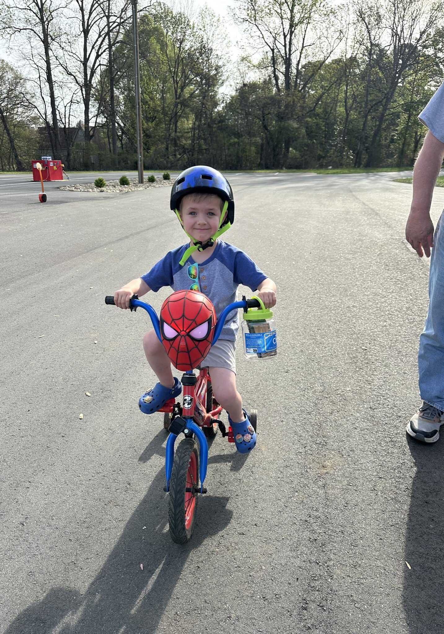 495406759_1137249038442992_4304527291211357786_n Kid riding a bike